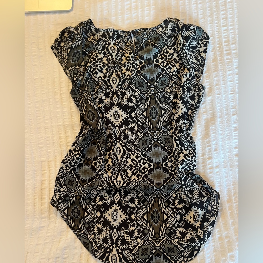 Women’s S Pink Rose Printed Top, with small sleeve, cute with black jeans